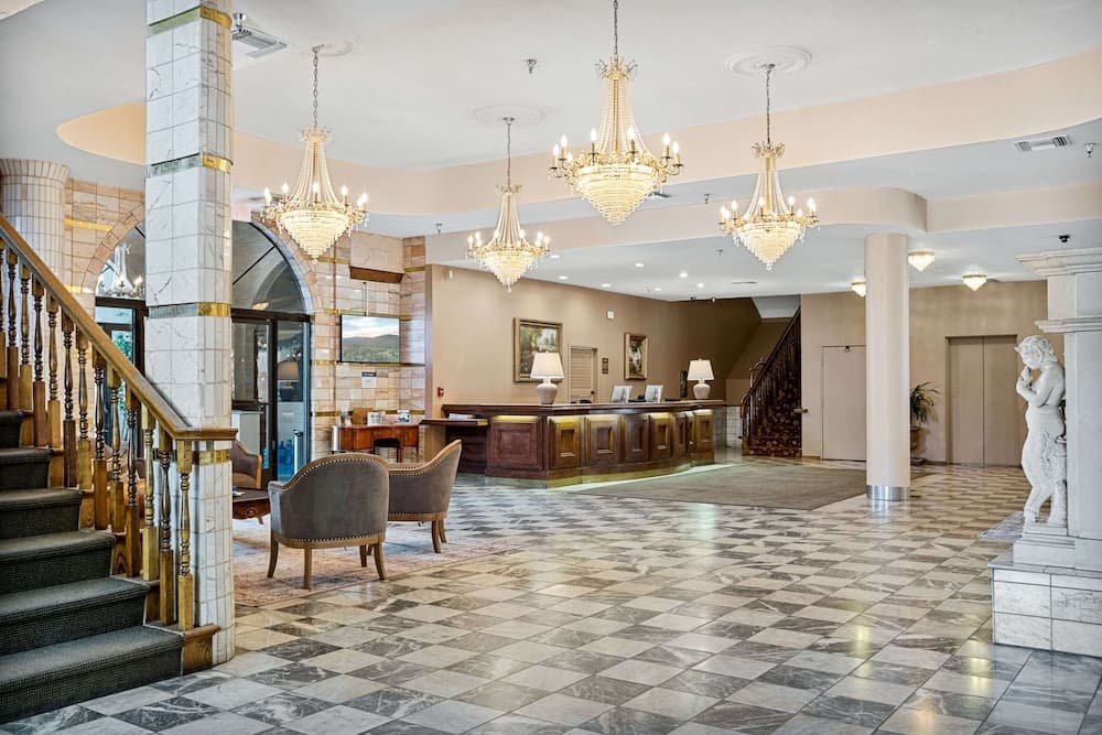 Chateau Big Bear Boutique Hotel, BW Signature Collection interior in Big Bear Lake, CA — gallery photo 2