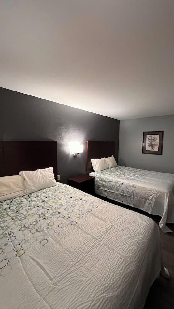BlissPoint Inn & Suites interior in Northwood, OH — gallery photo 2