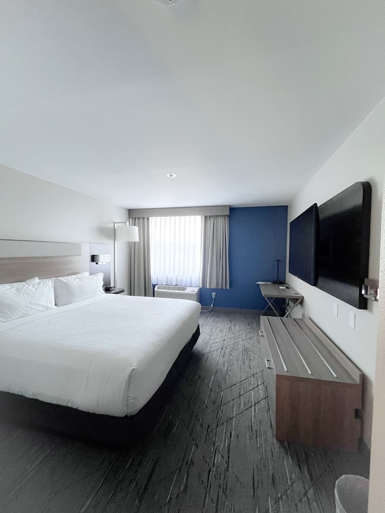 Holiday Inn Express Federal Way Seattle South by IHG interior in Federal Way, WA — gallery photo 2