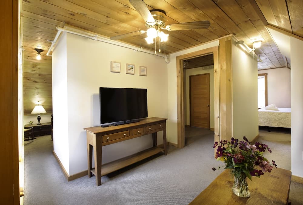 Homestyle Hotel Inn & Restaurant interior in Ludlow — gallery photo 2