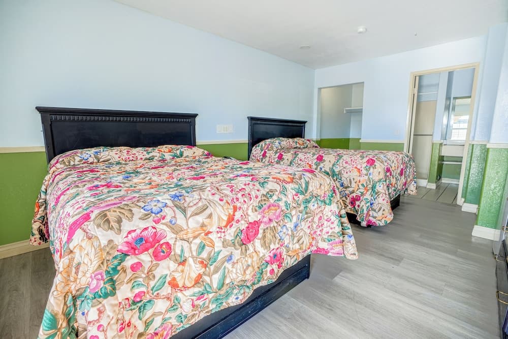 Day&Night Inn gallery photo in Hesperia, CA — image 26