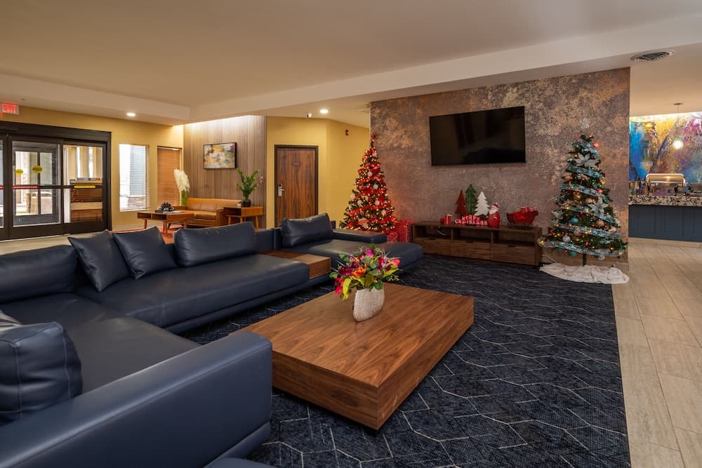 Endeavor Inn & Suites, Trademark Collection by Wyndham gallery photo in Topeka, KS — image 9
