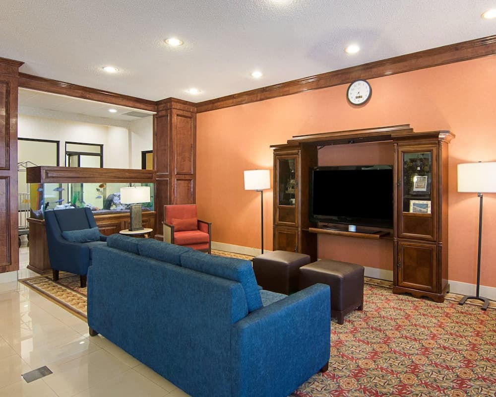 Comfort Inn & Suites Houston Key-Katy interior in Katy, TX — gallery photo 2