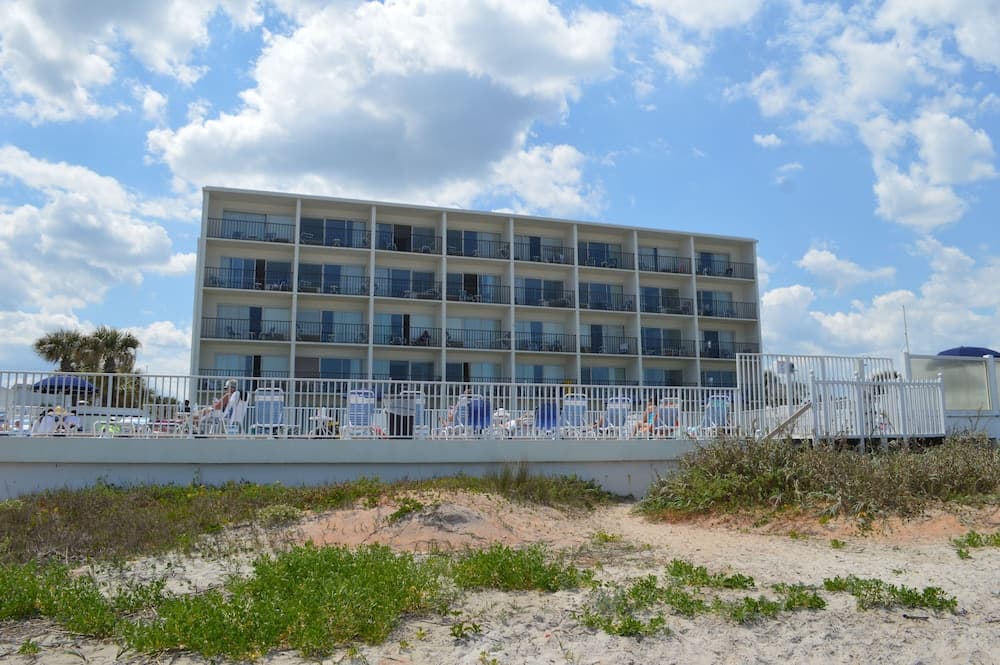 Traders Inn Beach Club featured exterior or lobby in Ormond Beach, FL — similar hotel