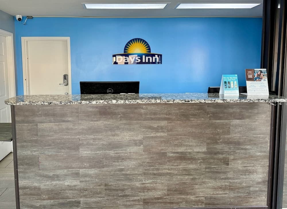 Days Inn by Wyndham Morristown interior in Morristown, TN — gallery photo 2