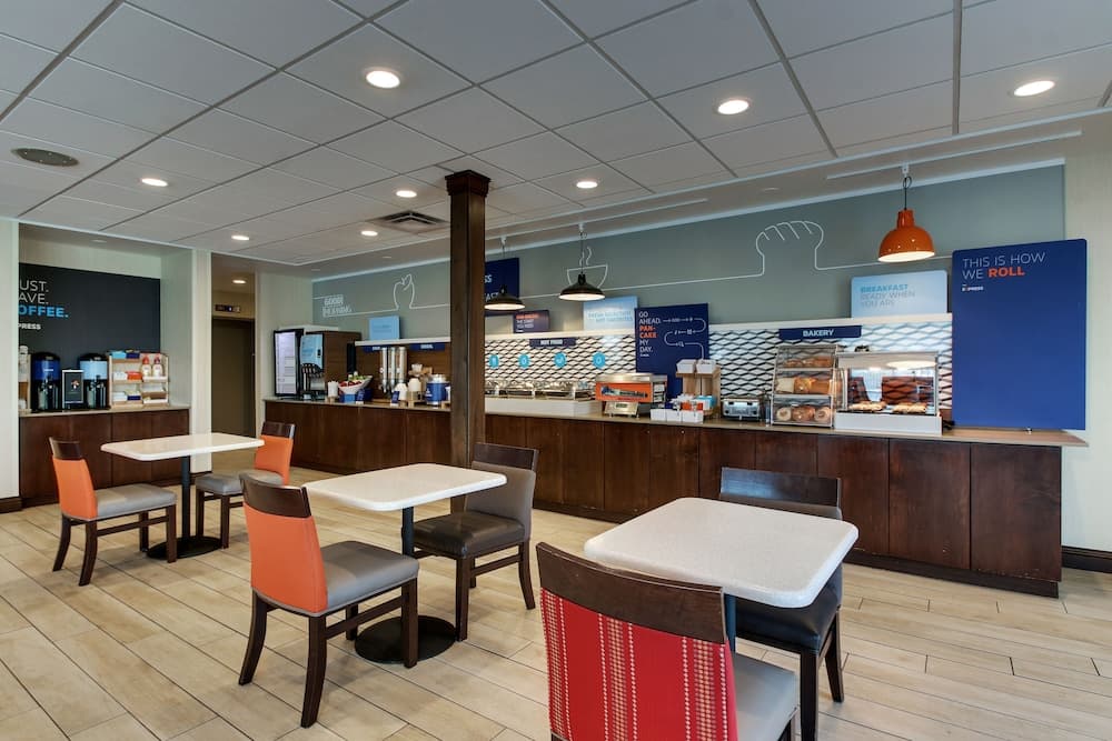 Holiday Inn Express Cheektowaga North East by IHG gallery photo in Buffalo, NY — image 13