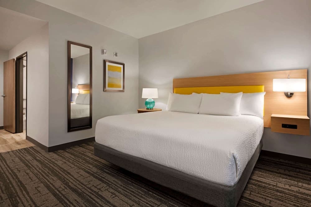 Days Inn & Suites by Wyndham Beaumont West / I-10 & Walden gallery photo in Beaumont, TX — image 45