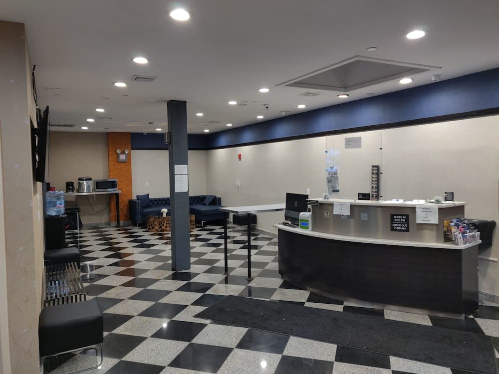 Hotel Key LaGuardia Airport property views in Flushing, NY — gallery photo 3