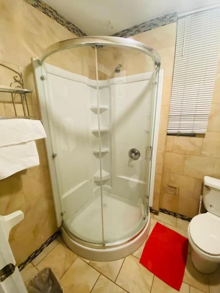 Haiban Inn interior in Jersey City, NJ — gallery photo 2