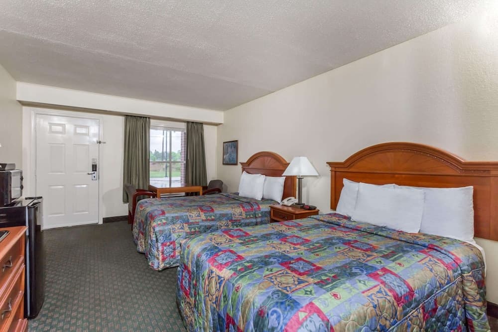 Days Inn by Wyndham Petersburg/South Fort Lee interior in Petersburg, VA — gallery photo 2