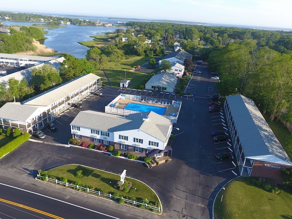 Uncommoner Hotel by Reverie Boutique Collection featured exterior or lobby in West Yarmouth, MA — similar hotel