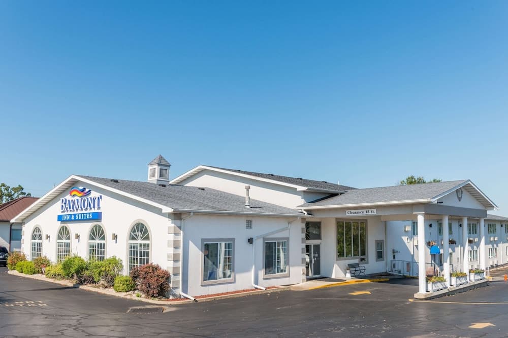 Baymont by Wyndham Osage Beach featured exterior or lobby in Osage Beach, MO — similar hotel