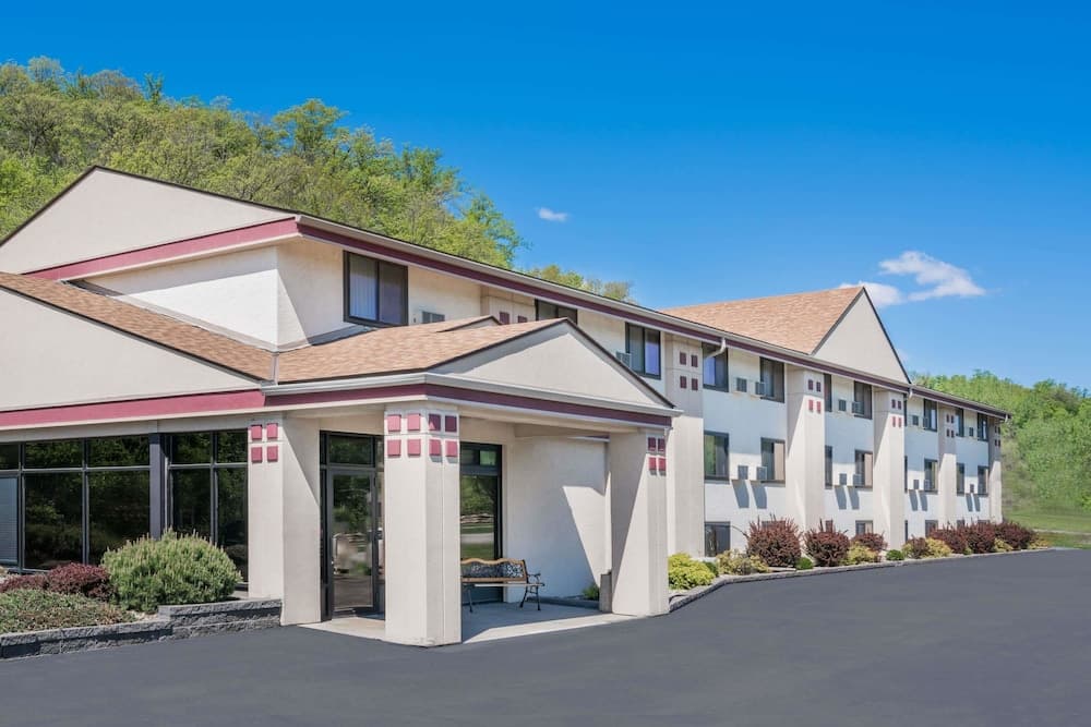 Super 8 by Wyndham Mankato — hotel in Mankato, Minnesota