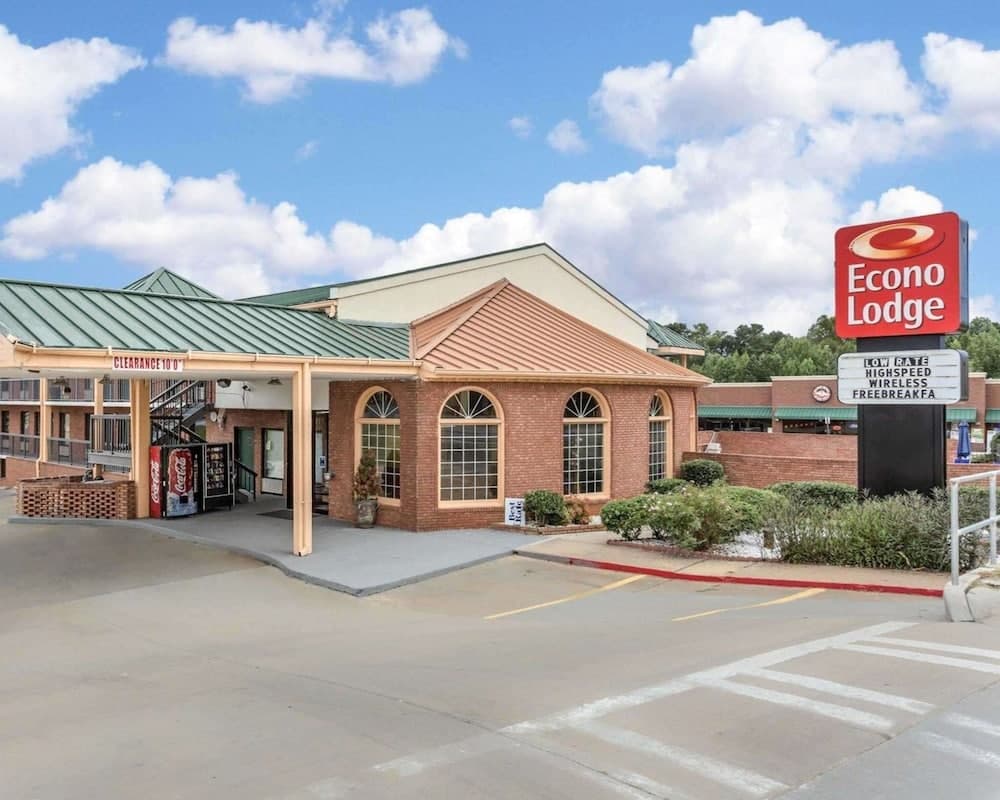 Econo Lodge Acworth East featured exterior or lobby in Acworth, GA — similar hotel