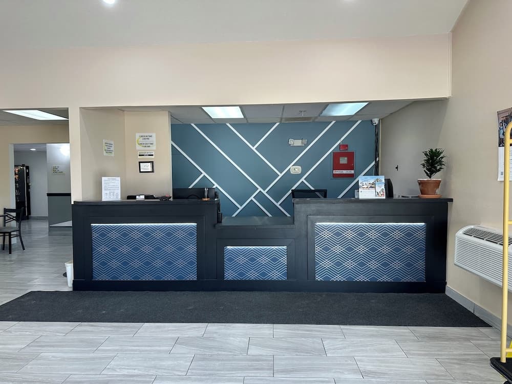 Super 8 by Wyndham Grand Island South interior in Grand Island, NE — gallery photo 2