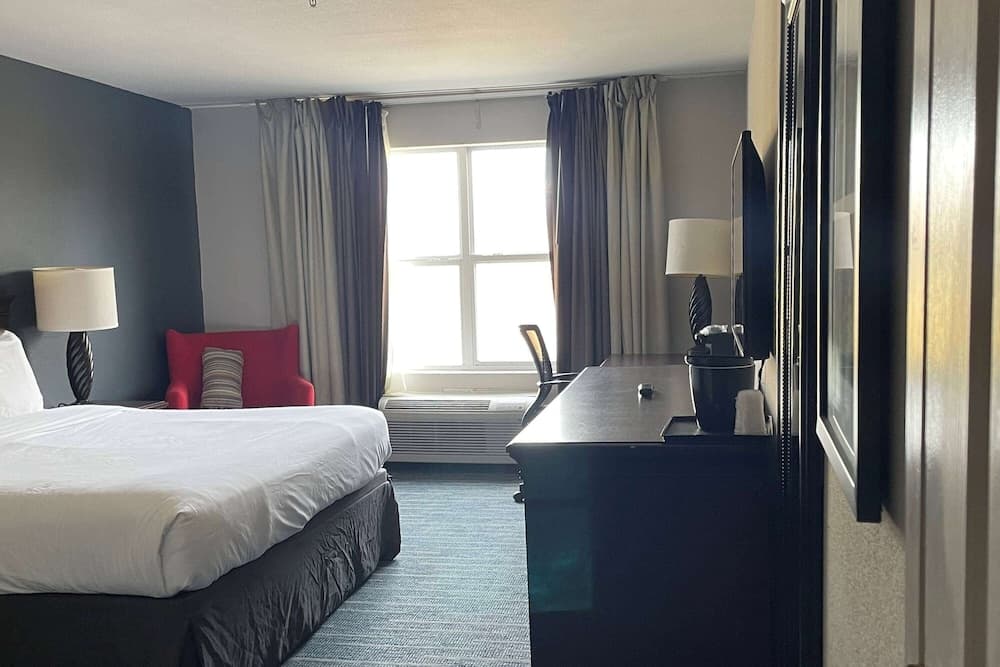 Spark by Hilton Sumter interior in Sumter, SC — gallery photo 2