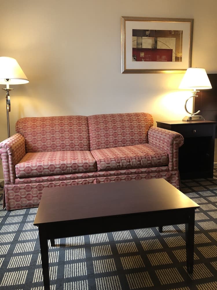 Val-U Inn interior in Winnemucca, NV — gallery photo 2