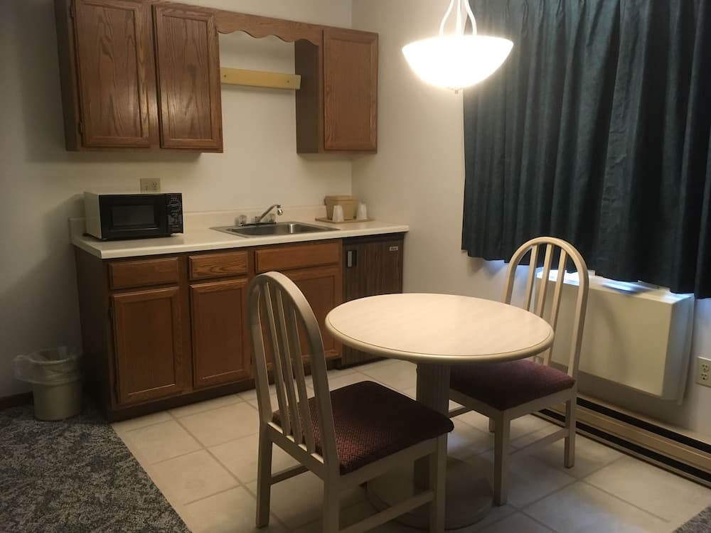 Value Host Motor Inn interior in Marquette, MI — gallery photo 2