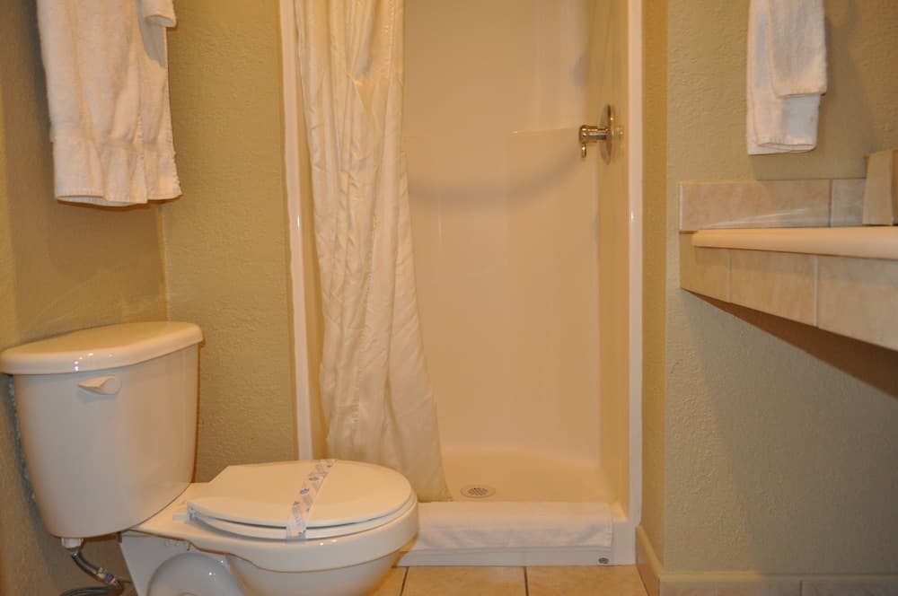 Santa Cruz Inn Riverside property views in Riverside, CA — gallery photo 3