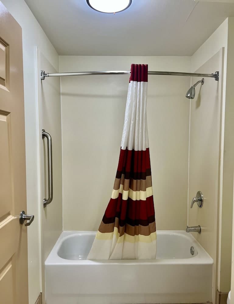 Red Roof Inn & Suites Houma gallery photo in Houma, LA — image 16