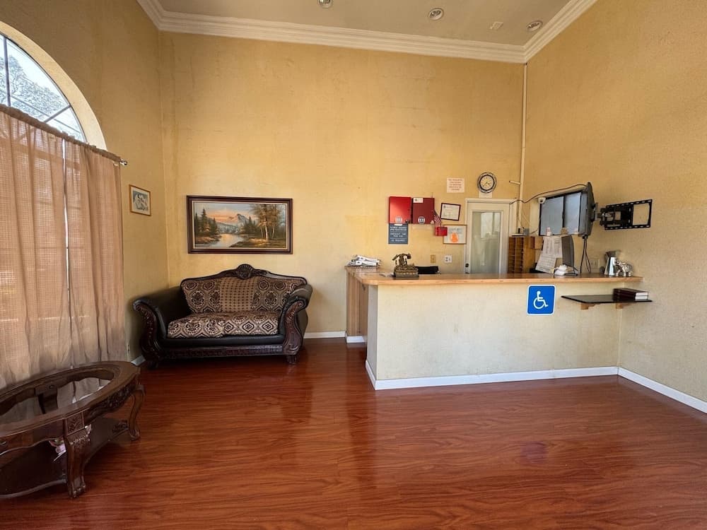 Vista Motel - Riverside gallery photo in Riverside, CA — image 5