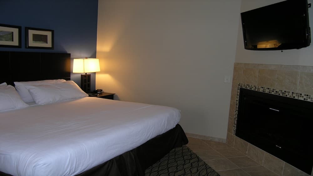 Holiday Inn Express & Suites Belle Vernon by IHG interior in Belle Vernon, PA — gallery photo 2