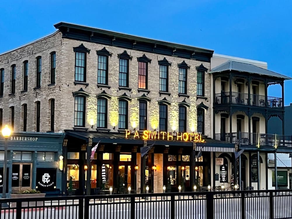P.A. Smith Hotel — hotel in Navasota, Texas