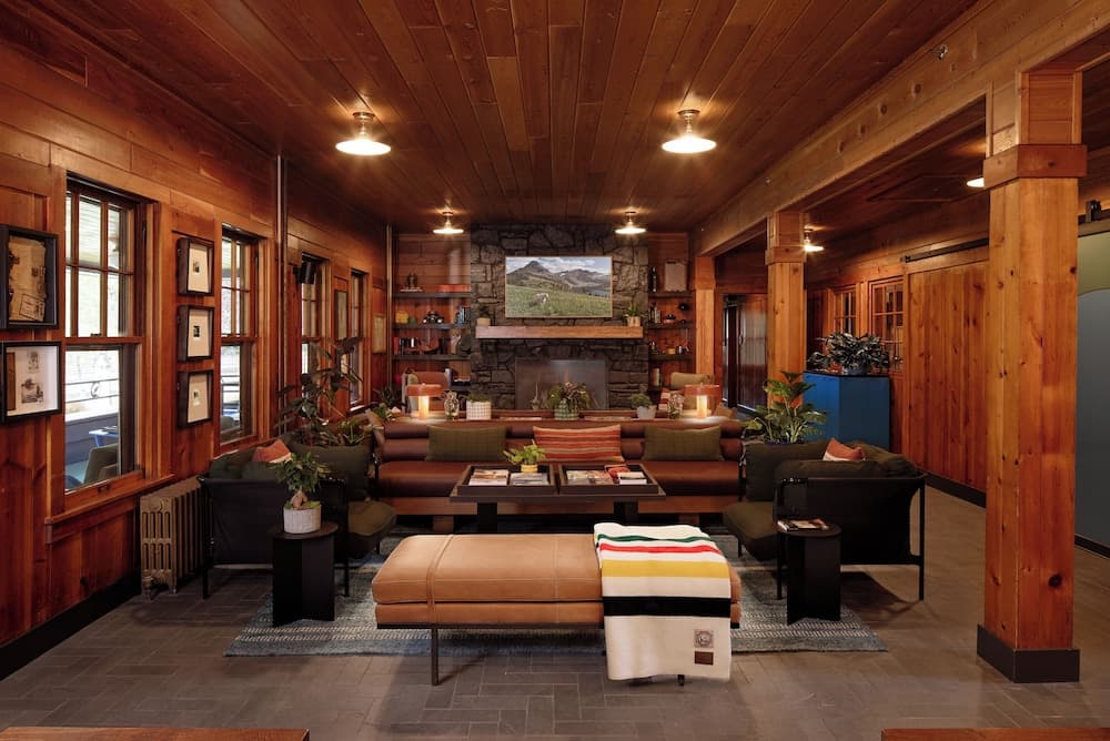 LOGE Glacier interior in Essex, MT — gallery photo 2
