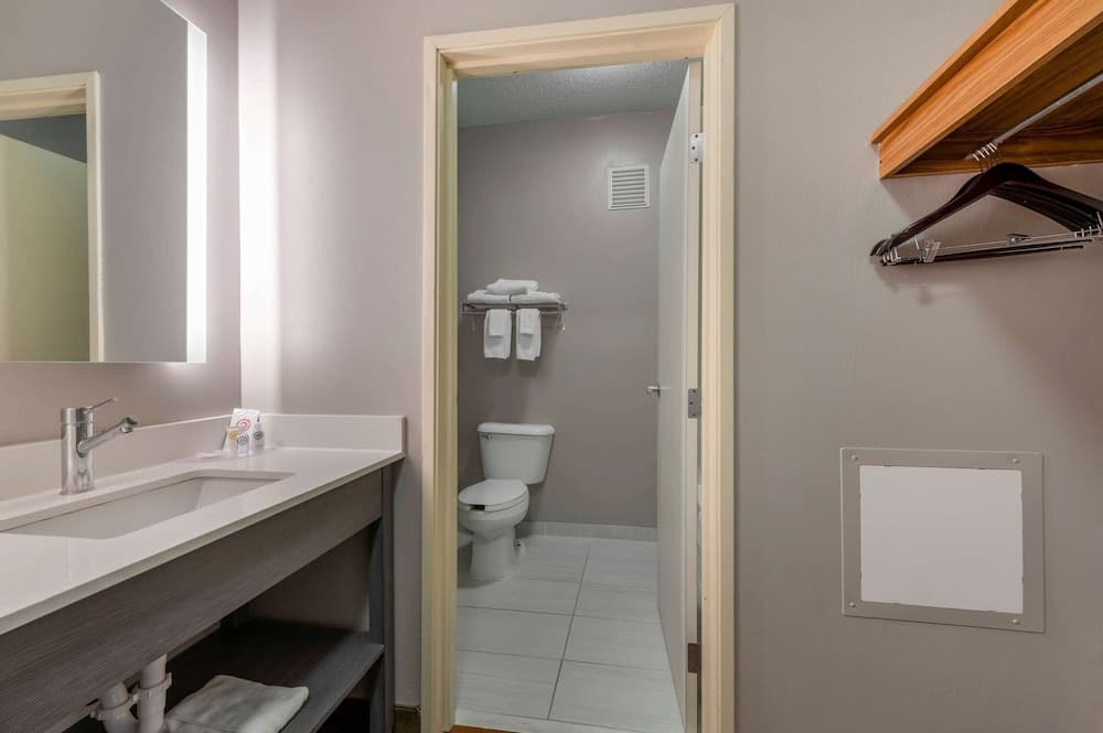 Comfort Inn & Suites Zanesville City Center gallery photo in Zanesville, OH — image 28