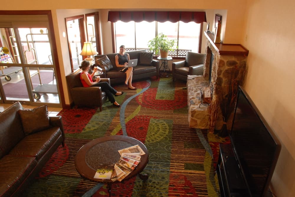 The Plaza Hotel & Suites Winona gallery photo in Winona, MN — image 18
