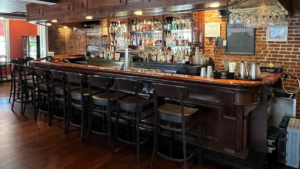 Publick House Hotel Inc. interior in Chester — gallery photo 2