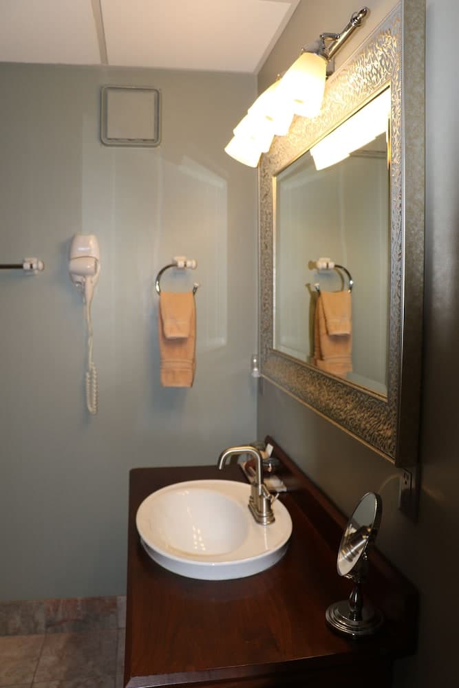The Black Hawk Hotel gallery photo in Cedar Falls, IA — image 6