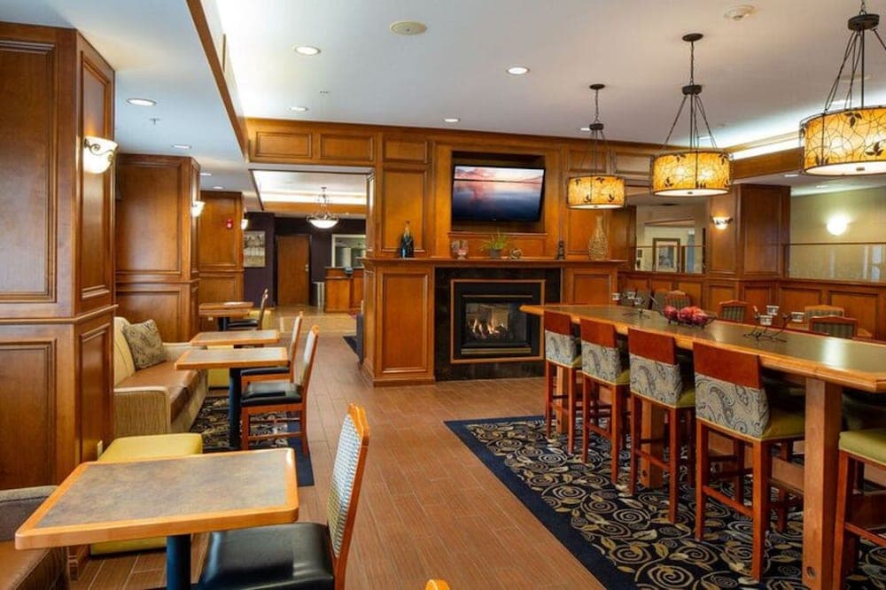 Hampton Inn Waterloo Cedar Valley gallery photo in Waterloo, IA — image 32