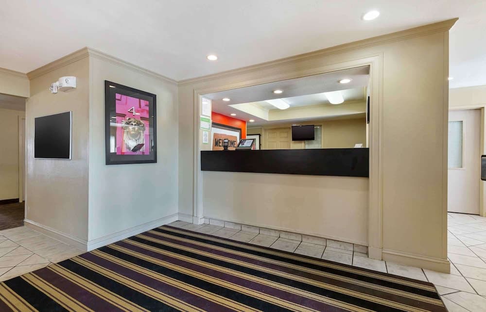 Extended Stay America Suites DC Alexandria Eisenhower Ave interior in Alexandria, VA — gallery photo 2