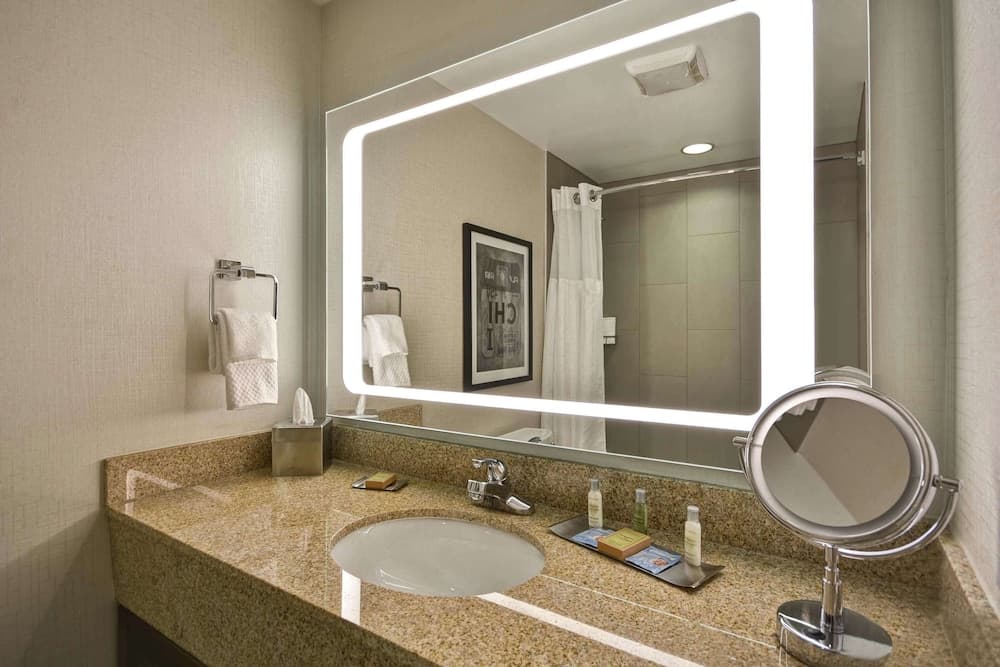DoubleTree by Hilton Chicago Midway Airport gallery photo in Chicago, IL — image 15