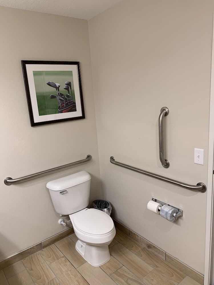 Little Crow Resort & Conference, Trademark by Wyndham interior in New London, MN — gallery photo 2
