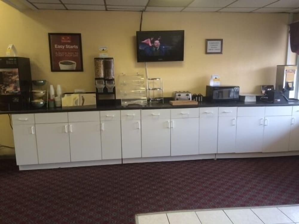 Econo Lodge Reading Airport gallery photo in Reading, PA — image 39