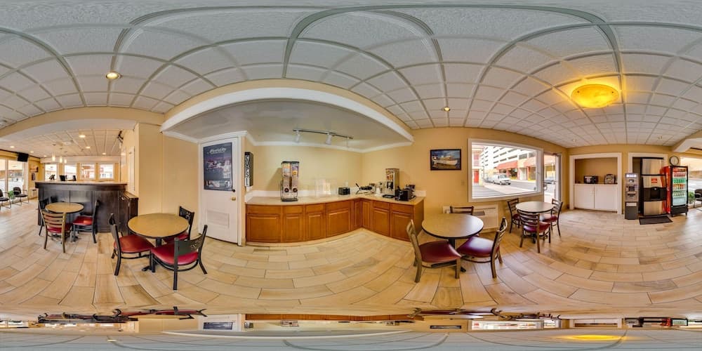 Econo Lodge Beach and Boardwalk property views in Atlantic City, NJ — gallery photo 3