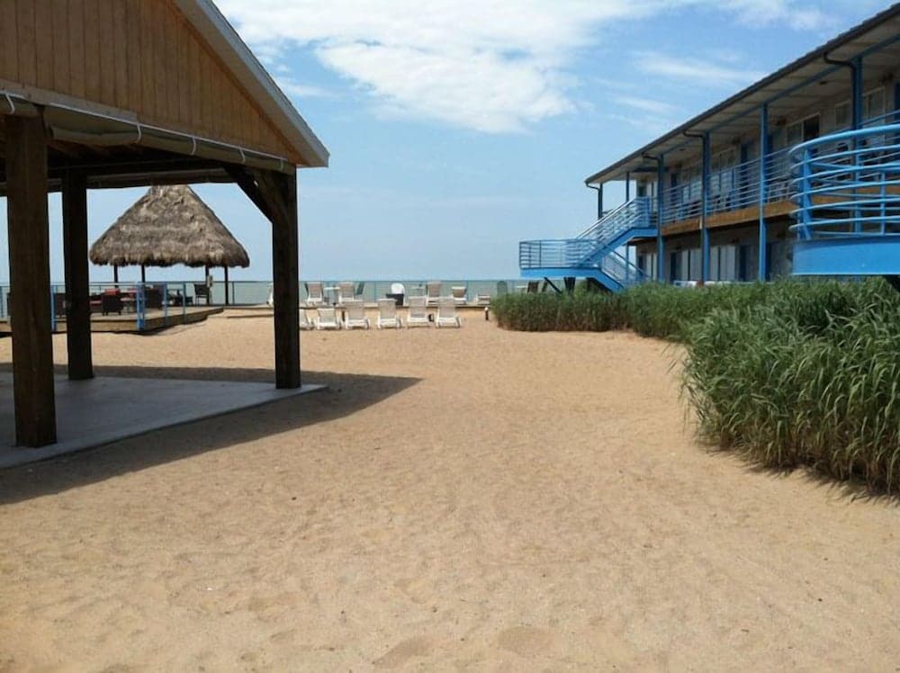 Beachfront Resort gallery photo in Port Clinton, OH — image 29