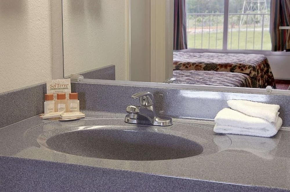 Rodeway Inn Concord - Kannapolis gallery photo in Concord, NC — image 7
