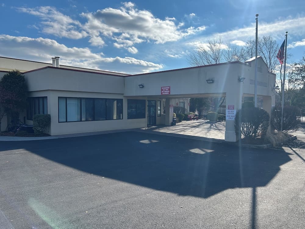 Hilltop Inn & Suites gallery photo in Yonkers, NY — image 9