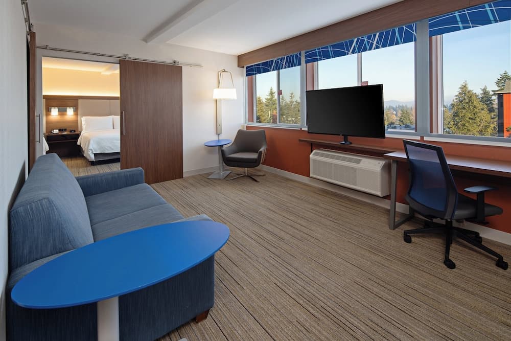 Holiday Inn Express Hotel & Suites SeaTac by IHG property views in SeaTac, WA — gallery photo 3