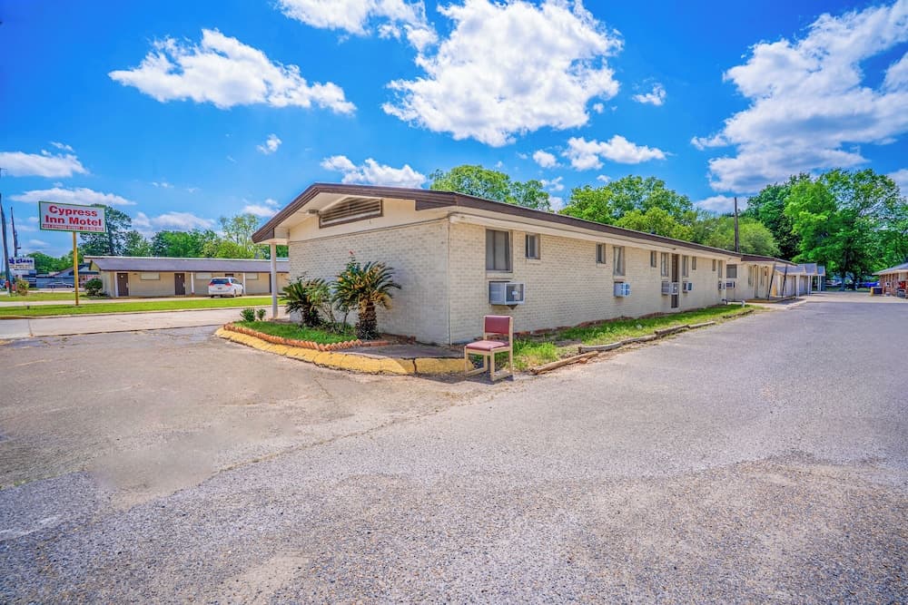 Cypress Inn Motel By OYO West Monroe I-20 — hotel in West Monroe, Louisiana