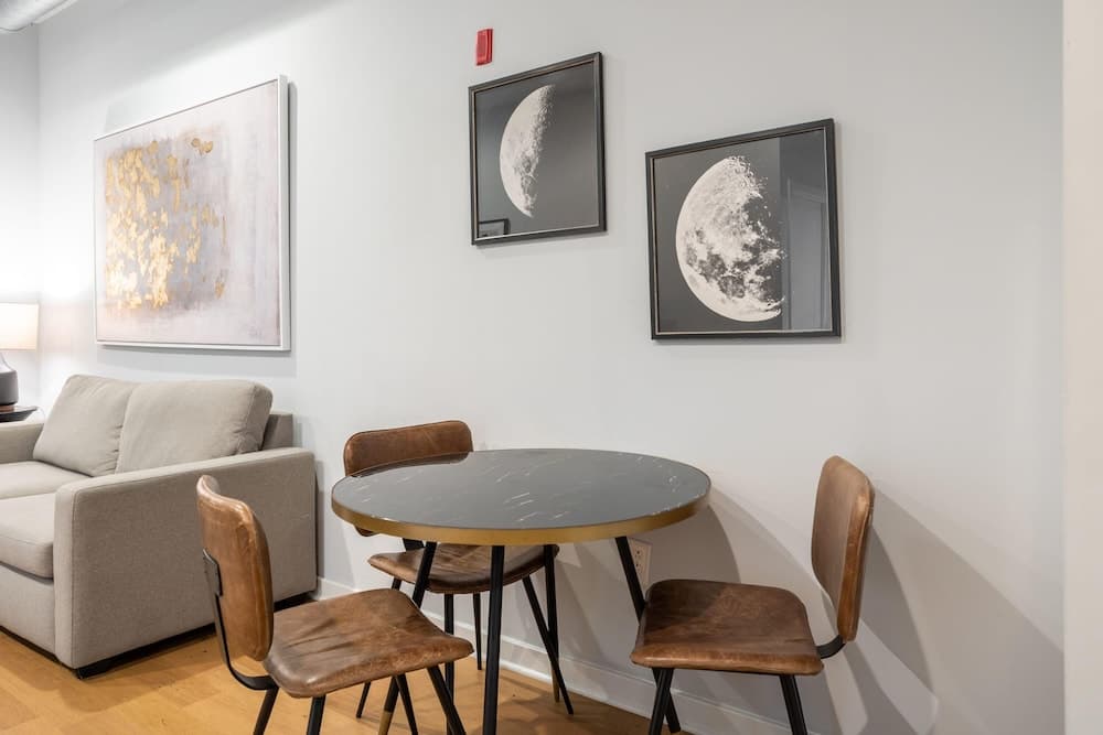 Sosuite 1BR Apt w W/d, Shared Roofdeck interior in Philadelphia, PA — gallery photo 2