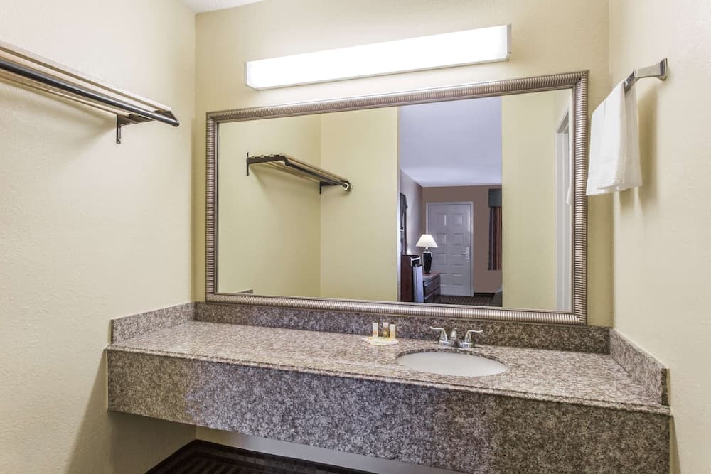 Days Inn by Wyndham Orange gallery photo in Orange, TX — image 16