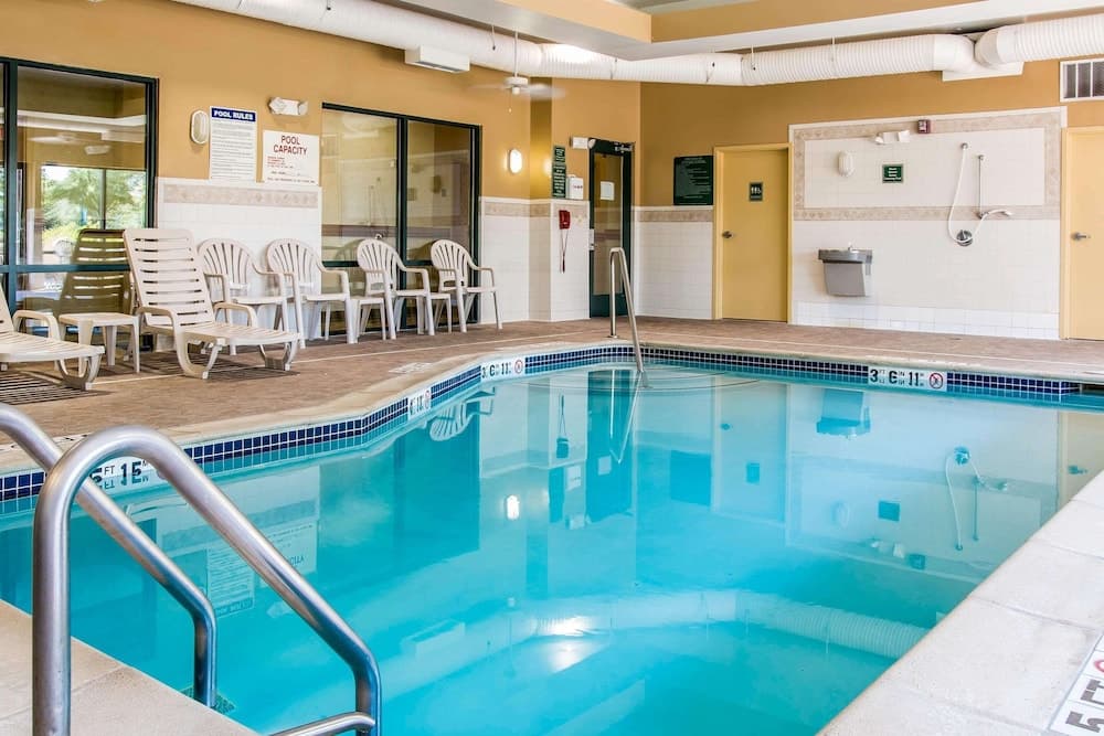Comfort Suites Canton - Detroit gallery photo in Canton — image 16