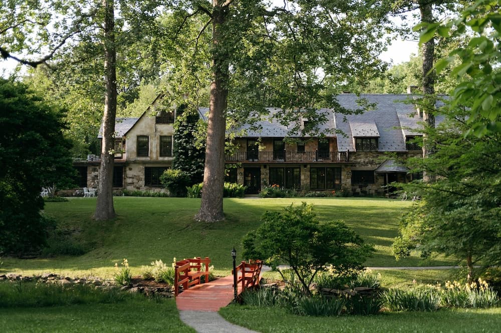 Troutbeck featured exterior or lobby in Amenia — similar hotel
