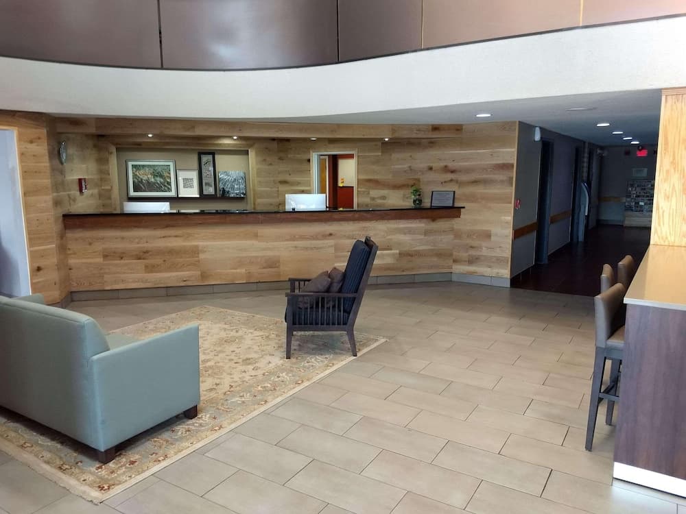 Country Inn & Suites by Radisson Indianapolis East interior in Indianapolis, IN — gallery photo 2