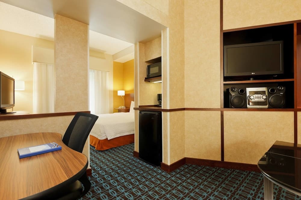 Fairfield Inn & Suites by Marriott Lake Oswego property views in Lake Oswego, OR — gallery photo 3