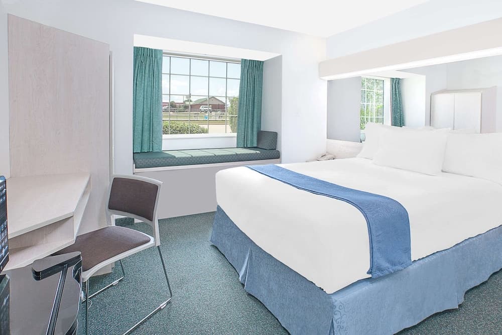 Microtel Inn by Wyndham Broken Bow interior in Broken Bow, OK — gallery photo 2